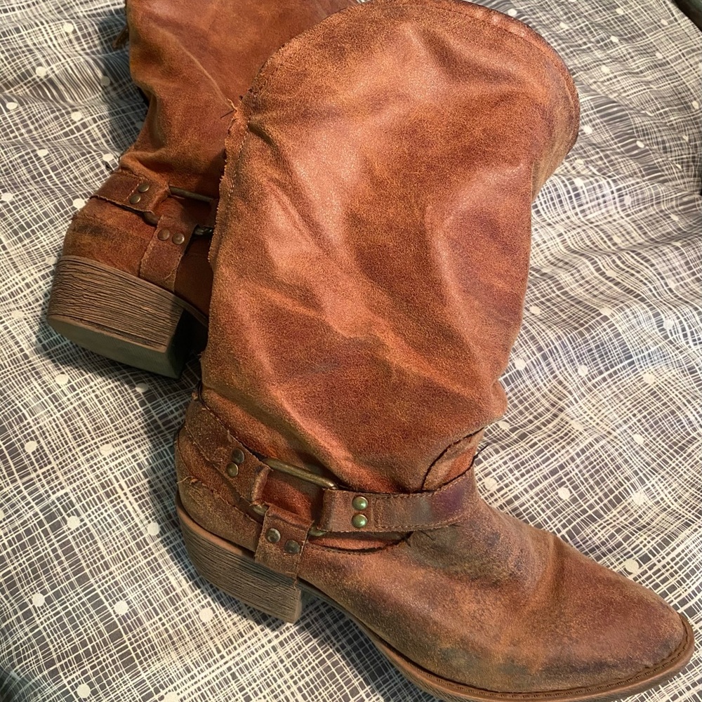 Women’s cowboy boots